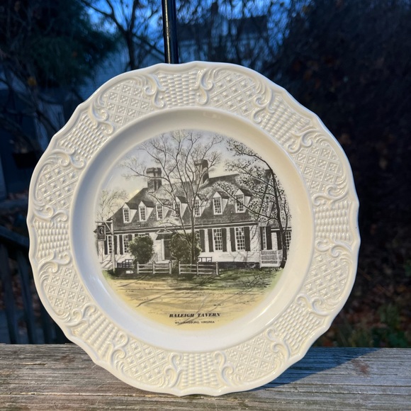 S P Skinner Raleigh Tavern Williamsburg Virginia 10” Decorative Plate - Picture 3 of 14
